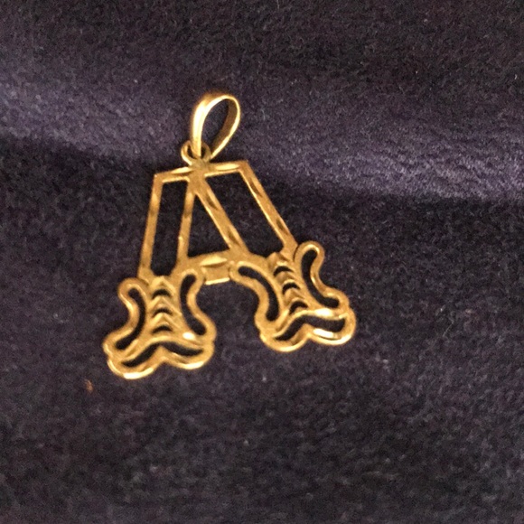 14K Yellow Gold Painters Pallete Pendant on an Adjustable 14K Yellow Gold Chain Necklace
